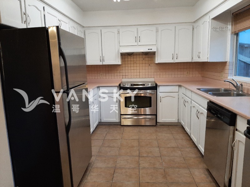 260427094118_Kitchen 2.jpg